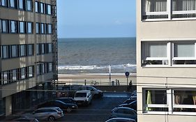 Lichtrijk 2-Slaapkamerappartement Met Zeezicht En Gratis Parking